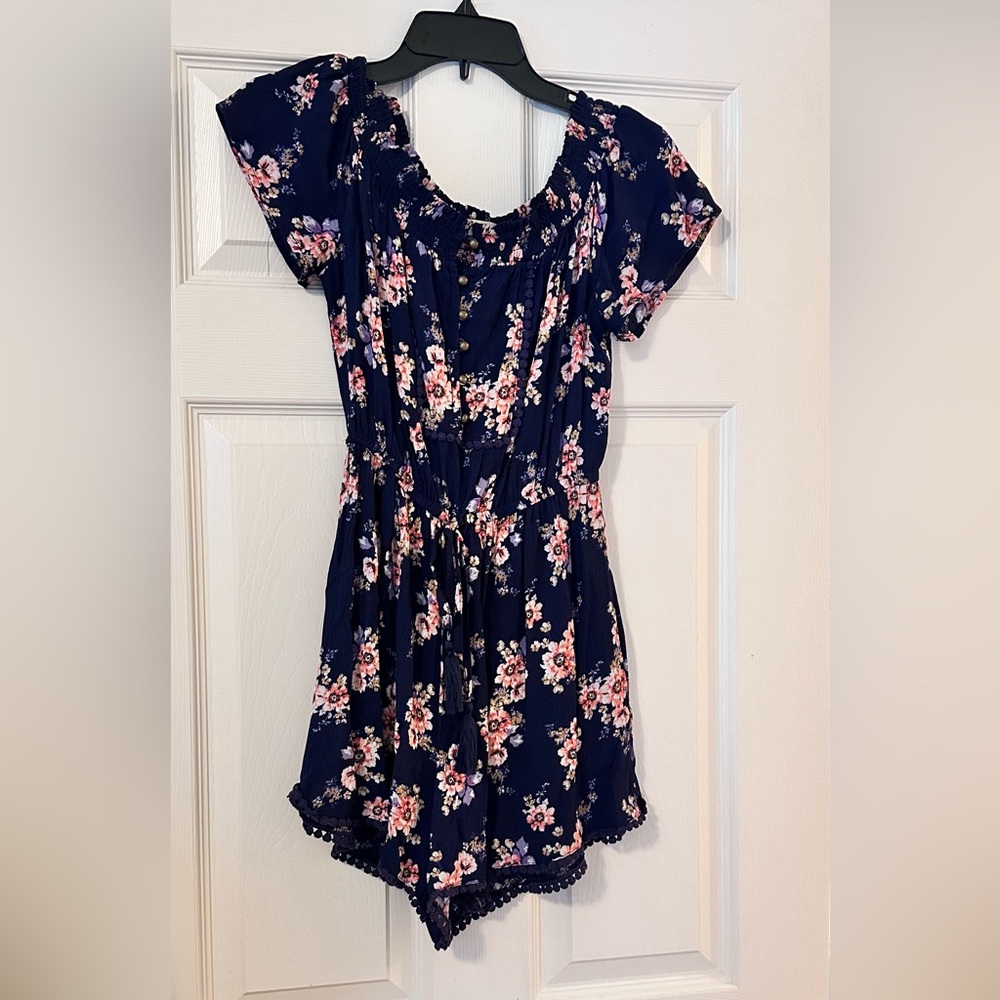 JOLT ALL IN ONE ROMPER SHORTS SZ SMALL FLORAL COLOR BLUE TIE IN MIDDLE